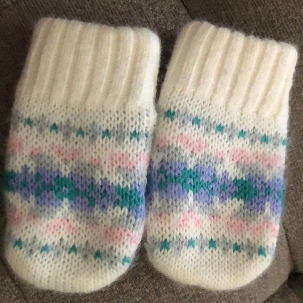 Tommy Hilfiger baby mittens. Soft colors , thick for warmth